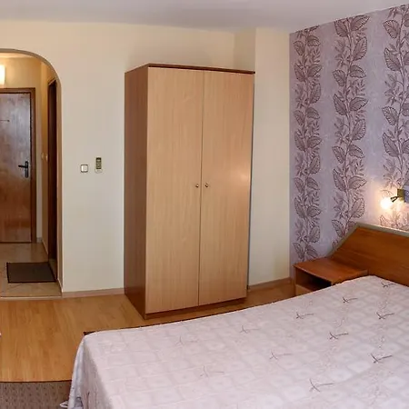 Ianis Paradise 3* Νεσέμπαρ
