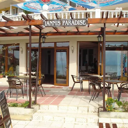 Ianis Paradise ゲストハウス
