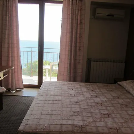 Ianis Paradise 3*