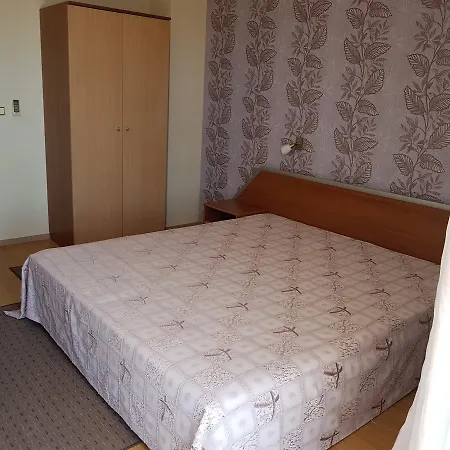 伊安尼斯天堂旅馆