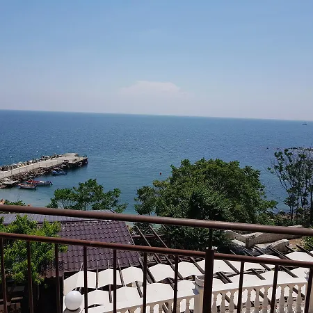 伊安尼斯天堂旅馆 3*