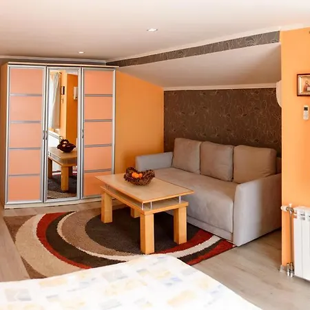 семеен янис парадайс