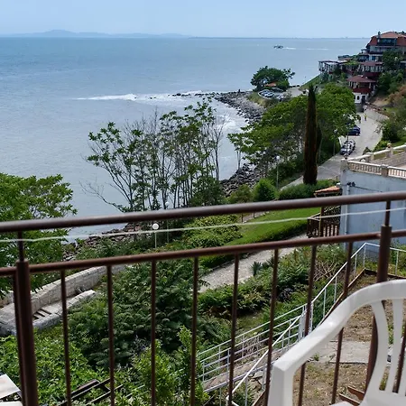 семеен янис парадайс Несебър