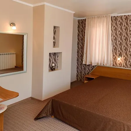 семеен янис парадайс Къща за гости 3*