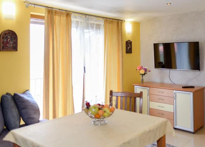 Guest house Ianis Paradise 3*