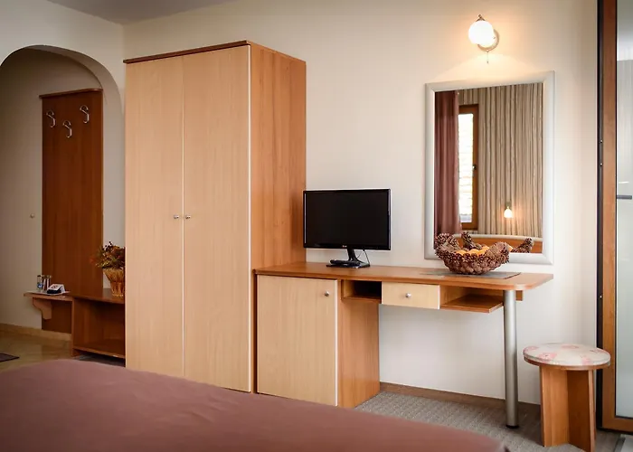 Guest house Ianis Paradise 3*