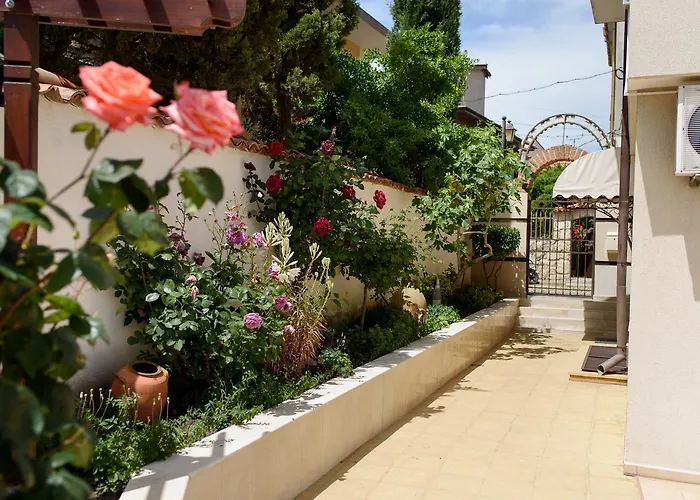 Guest house Ianis Paradise 3*