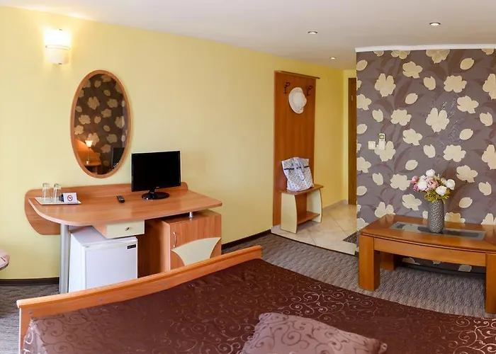 Ianis Paradise ネセバル