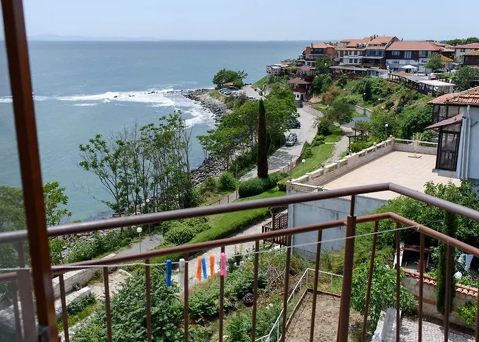 Guest house Ianis Paradise 3*